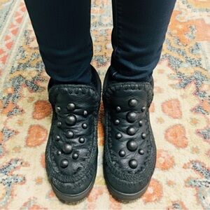 MOU Black Leather Shearling Sherpa Short Ankle Studded Boots Women's 7 to 7.5